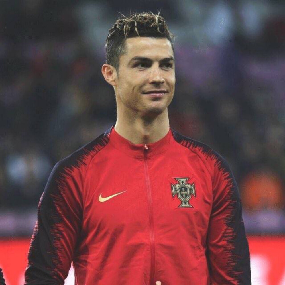 外媒评世界杯百大球星：姆巴佩领跑，哈兰德第2，梅西第8，C罗仅列25（外媒评选世界杯百大球星榜：姆巴佩居首，哈兰德第二，梅西第八，C罗仅第25位）