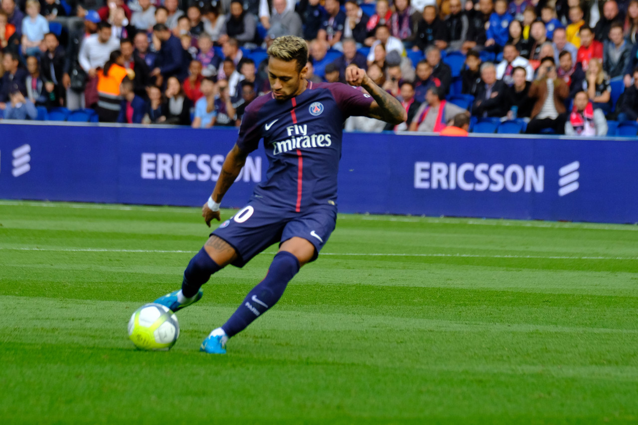 就是这么快！贺希宁反击顶开威尔逊强硬上篮 深圳回应11-0反超！（电光火石！贺希宁快攻强突威尔逊强硬上篮，深圳一波11-0完成反超）