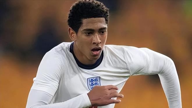 德甲第15轮指南：多特门兴上演普鲁士德比，汉堡盼爆冷法鹰（德甲第15轮看点：多特迎战门兴上演普鲁士德比，汉堡力争爆冷法鹰）