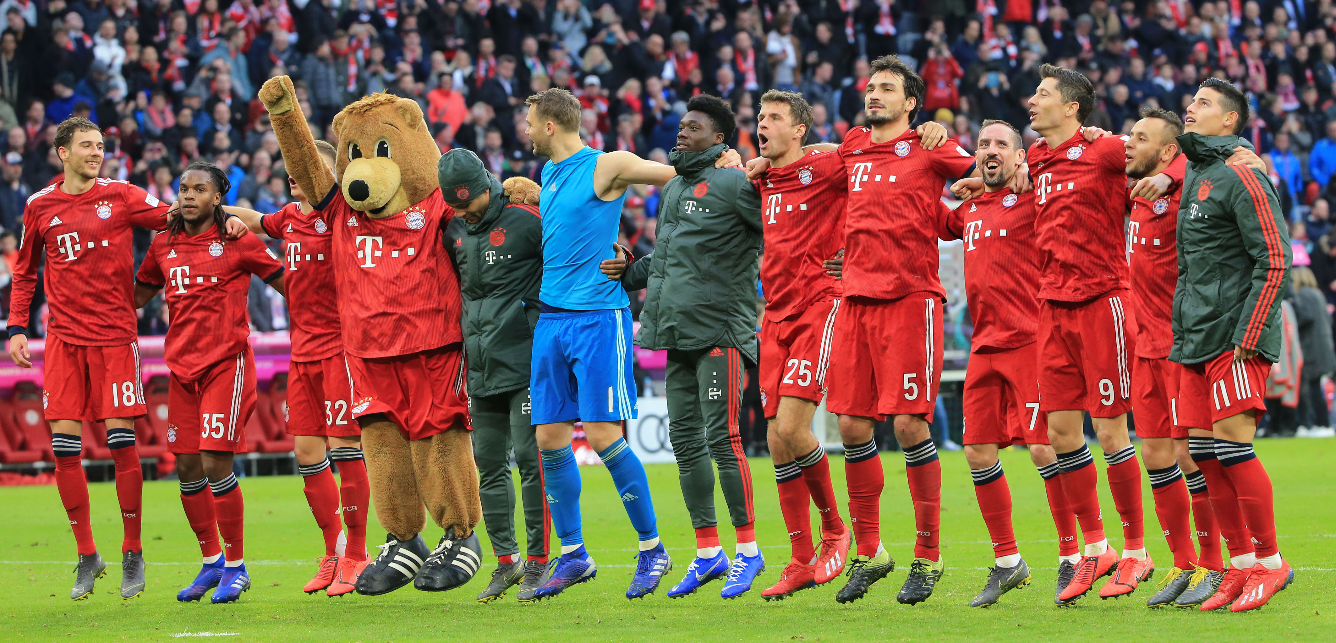 斯基拉：尤文将给伊尔迪兹500-550万年薪，加与欧冠挂钩奖金（斯基拉：尤文拟向伊尔迪兹提供500-550万年薪，另设与欧冠挂钩的奖金）