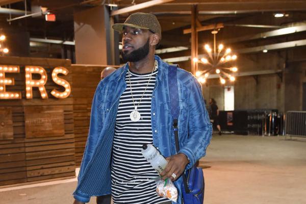 弗赖堡vs圣保利：金特尔、格里福首发，藤田让瑠奇马、梅茨出战（弗赖堡对阵圣保利：金特尔、格里福先发，藤田让瑠、奇马、梅茨登场）