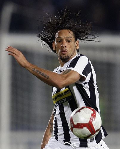 媒体人：邵佳一执教国足后，李昊成为接班颜骏凌的最热门人选（媒体称：邵佳一接掌国足后，李昊被视为颜骏凌接班的头号热门）