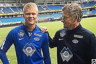 因欧战扩军、足总杯赛程调整，英超今年仅安排一场节礼日比赛（受欧战扩军与足总杯赛程调整影响，英超今年节礼日仅有一场比赛）