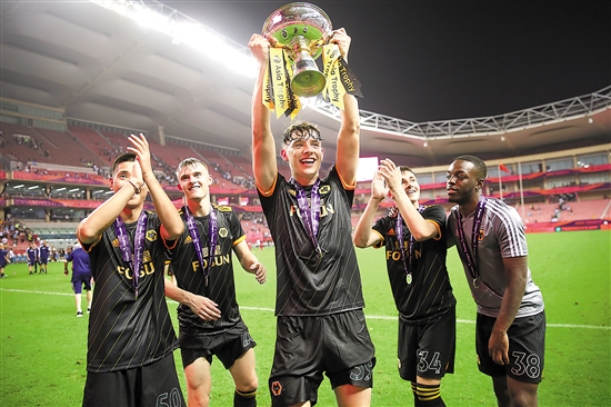 杰伦·布伦森33分率队大胜，助攻数跻身尼克斯队史前18（杰伦·布伦森轰下33分助尼克斯大胜，助攻数跻身队史前18）