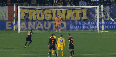 电讯报：纽卡可能无法在冬窗签下阿尔克马尔中场斯密特