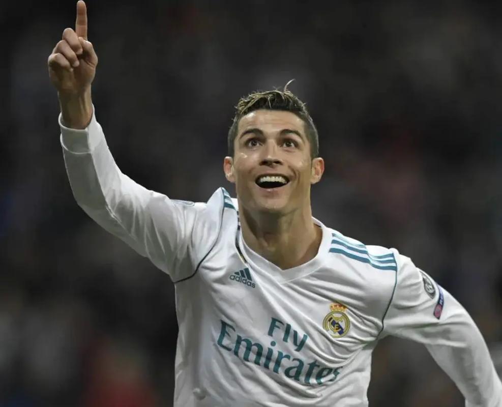 孔帕尼：球队处于困境时两名球员挺身而出，这就是我们的实力