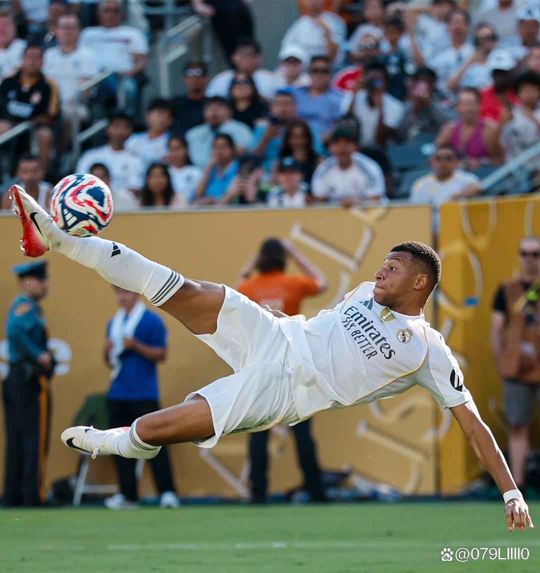 新鹏城推出与深圳本土潮流品牌COSTS联名限定球衣，售价799元（新鹏城携手深圳本土潮牌COSTS发布联名限定球衣，定价799元）