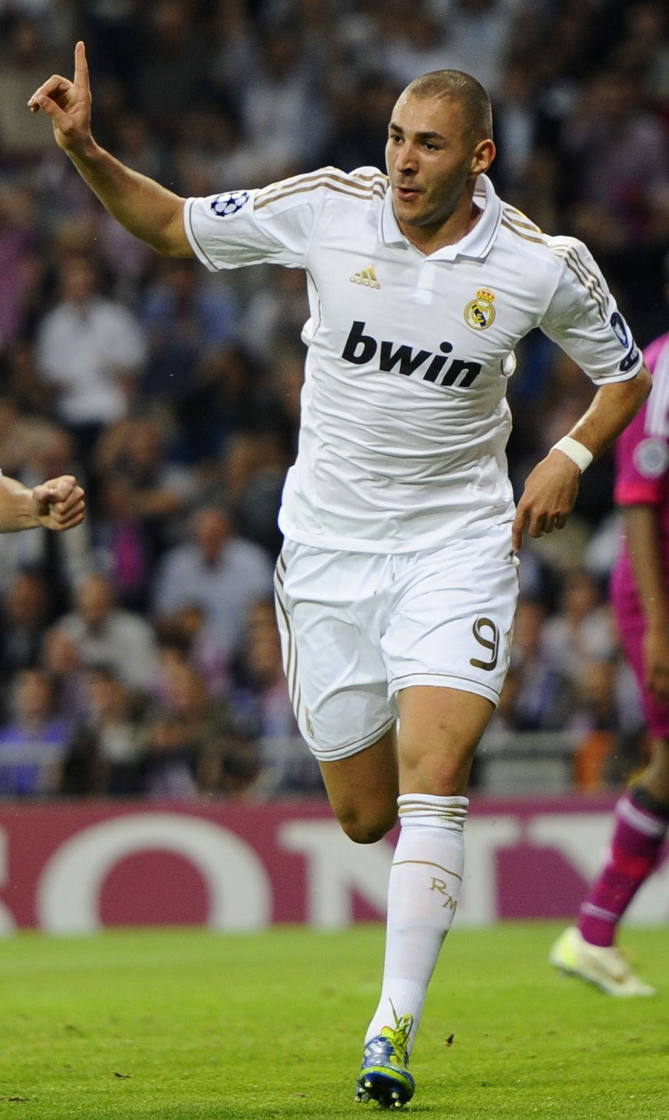 里程碑，颜骏凌已为上海海港出战500场比赛（颜骏凌达成里程碑：代表上海海港出战第500场）