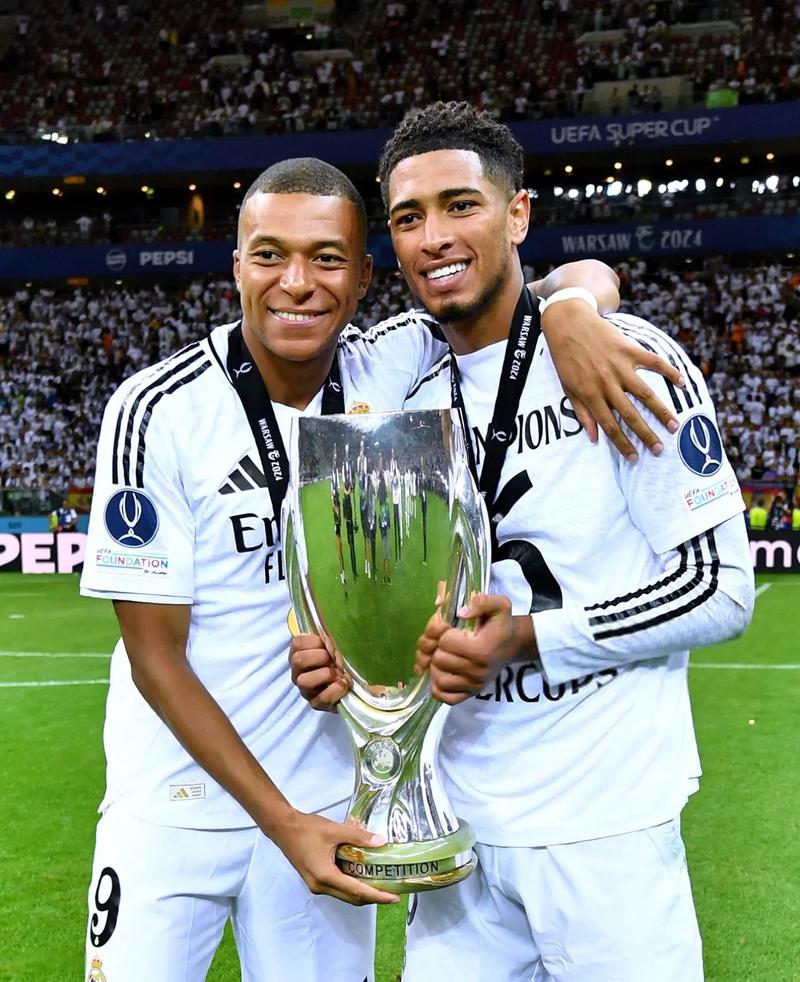 FOG与NFL达成多年合作，标志性宽松剪裁引关注（FOG携手NFL达成多年合作，标志性宽松廓形成焦点）