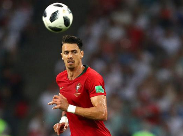 意媒：39岁拉莫斯被推荐给米兰，管理层和阿莱格里将进行评估（意媒：39岁拉莫斯被荐至米兰，俱乐部高层与阿莱格里将展开评估）