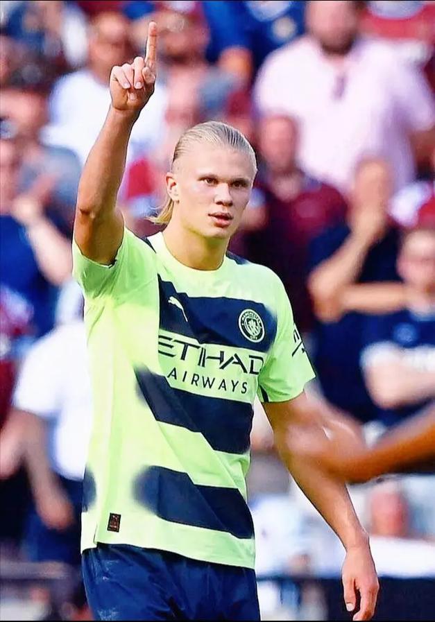 无悬念？中超官方第30轮最佳候选：上演大四喜的法比奥领衔（悬念不大？中超第30轮官方最佳候选出炉：大四喜的法比奥领跑）