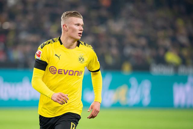 欧文突破防守助攻制胜（欧文穿透防线送出致胜助攻）