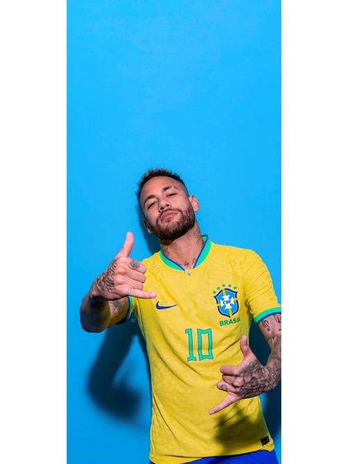 姆巴佩：四球建功刷新皇马进球纪录，坦言与传奇并肩倍感荣幸（姆巴佩大四喜改写皇马进球纪录：与传奇比肩倍感荣幸）